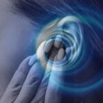 Зуењето во ушите не ви дава мир дури ни кога спиете? Научниците ја објаснуваат врската помеѓу тинитусот и спиењето