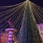 Празниците доаѓаат, украсите ќе доцнат