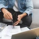 Како ситниците ни го „јадат“ месецот?