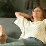 Кога ви треба повеќе тишина отколку сон: Зошто бегаме од луѓето, а не од обврските?