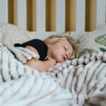 Доктор открива честа грешка што ви го уништува сонот во зима