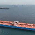 Русија го задржува извозот на нафта, но купувачите чекаат големи попусти