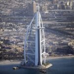 Дубаи на апарати! Туристичкиот рај е во криза поради војната во Иран