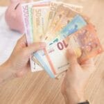 Брзо до кредит, па долги маки – кога лесните пари стануваат тежок товар