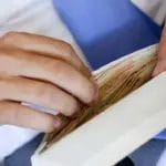 Дел на сметка, дел во плик – сивата економија ја јаде македонската плата