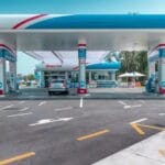 Србија го забрани извозот на нафта и гориво поради кризата на пазарот