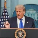 Трамп: Американската војска останува околу Иран, го предупредувам Техеран дека ќе пукаме ако не го почитува договорот