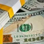 Странските влади продаваат американски долг за да ги поткрепат валутите