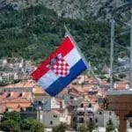Македонци со работа дома бараат втора плата на море