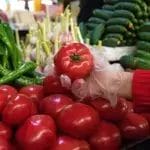 На тезга „домашно“, а во вреќа увозно – кој го мами купувачот?